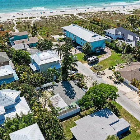 Chasing Waves Managed By Beach Retreats